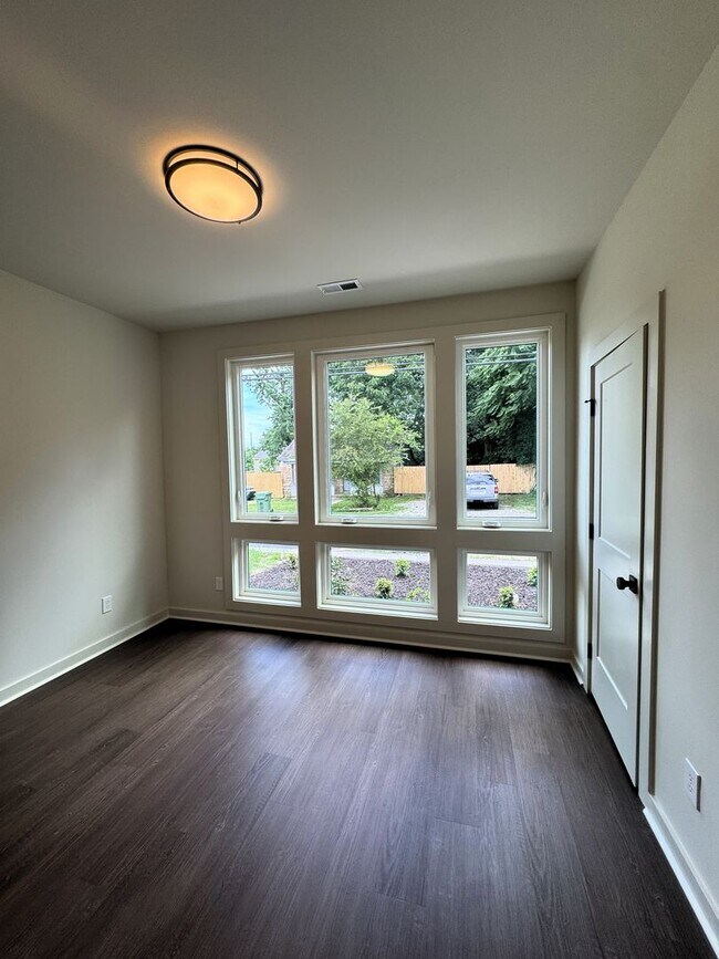 Foto del edificio - Move-In Special!! 1/2 Off First Month's Rent!!