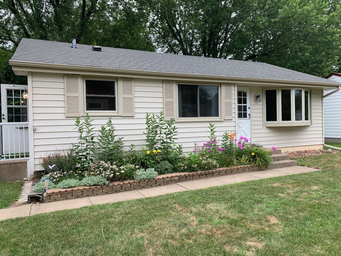 2168 Rice Creek Rd, New Brighton, MN 55112 House Rental in New