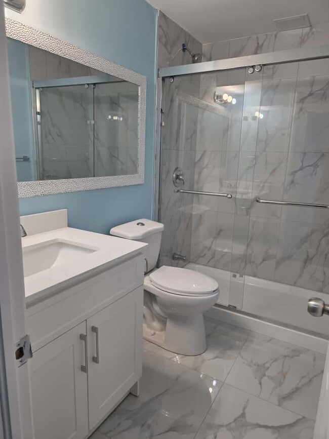 Building Photo - 347 Hidden Creek Dr