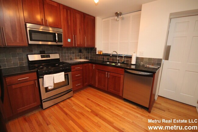 Building Photo - 2219 N Clifton Ave