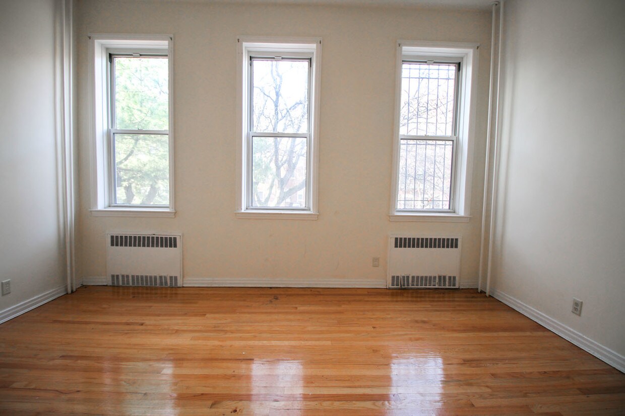 Primary Photo - 1094 Greene Ave