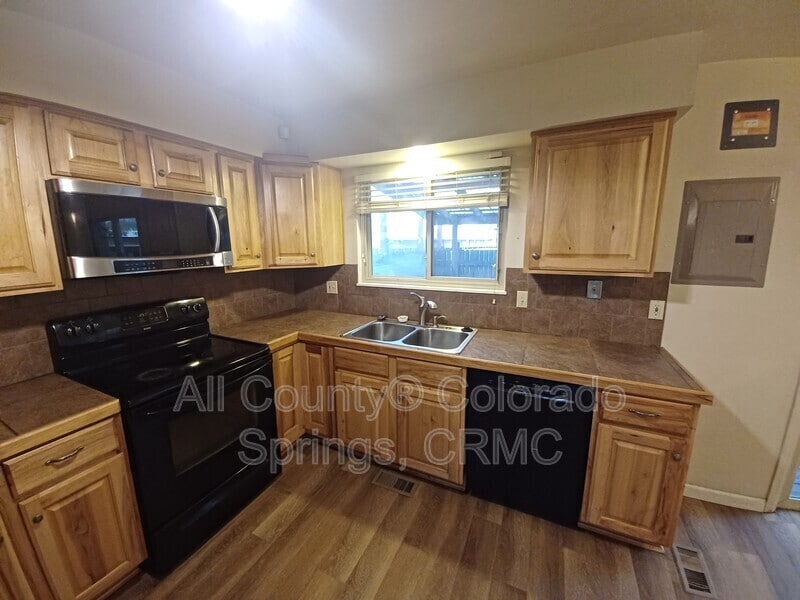 Building Photo - 1138 Delaware Dr