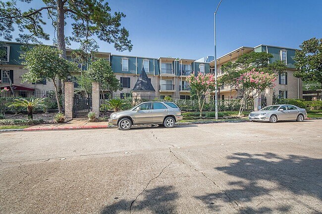 Foto del edificio - 4515 Briar Hollow Pl