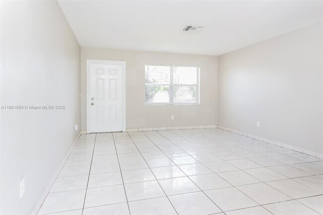 Foto del edificio - 4850 Andros Dr
