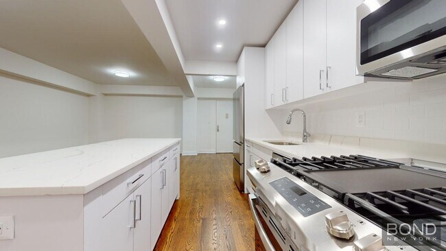Foto del edificio - 157 W 57th St