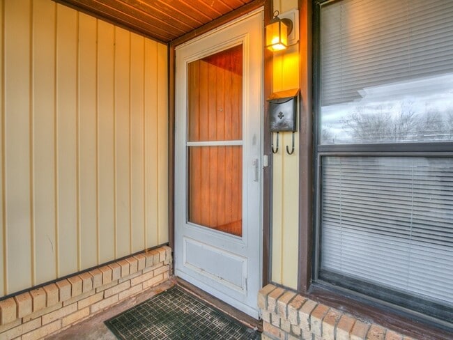 Photo - Beautiful Home Near Lake Hefner & Penn Squ...