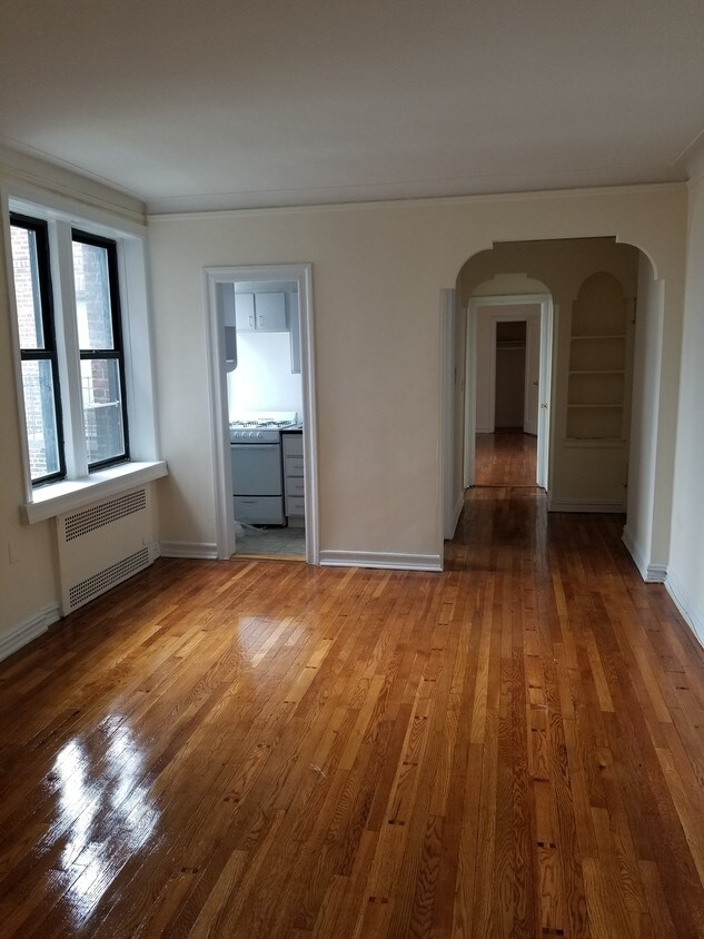 Primary Photo - 133 Seaman Ave