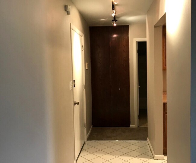 Foto del edificio - 2220 Country Club Dr