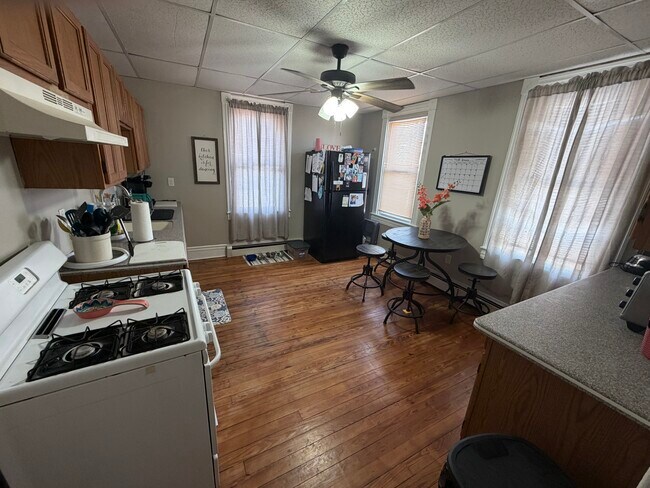 Foto del edificio - 7518 Belair Rd