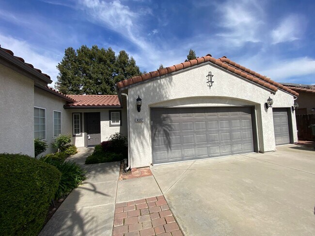 Foto del edificio - Beautiful NW Visalia home coming soon!