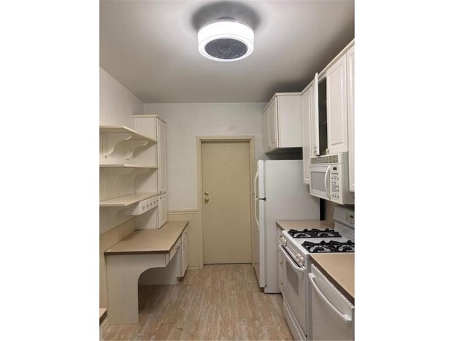 Building Photo - 3144 W Bde Maka Ska Blvd
