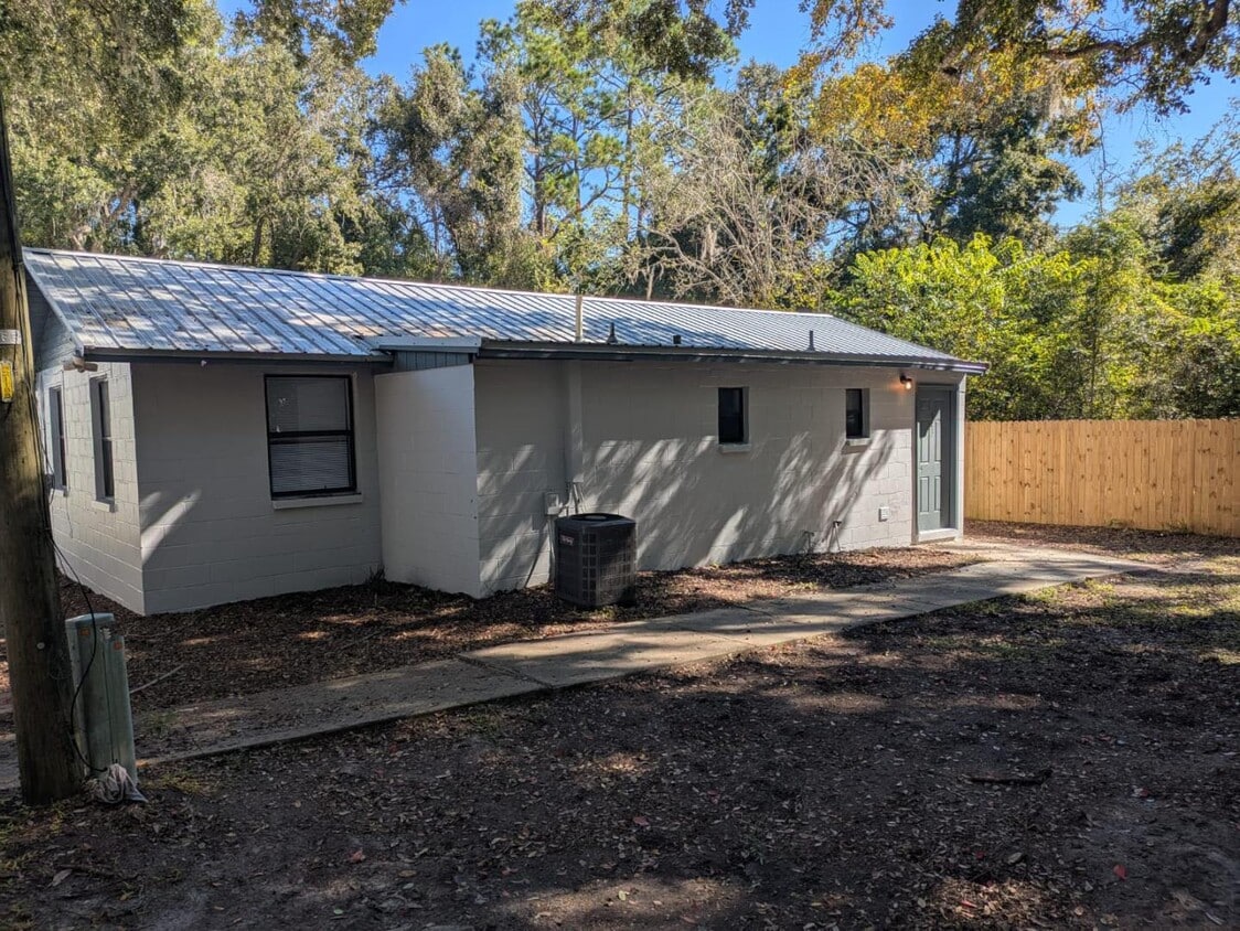 637 NE Waldo Rd - 637 NE Waldo Rd