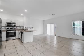 Foto del edificio - 3 br, 2.5 bath Townhome - 1100 SW 7th Ct