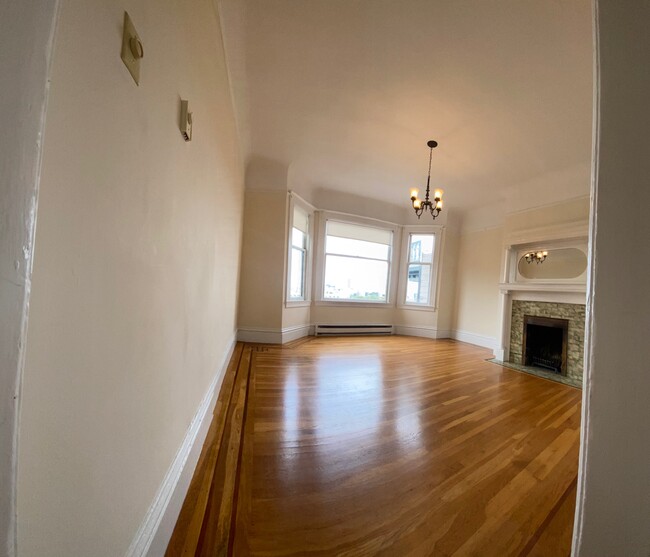 Front room 1 - 731 Fell St