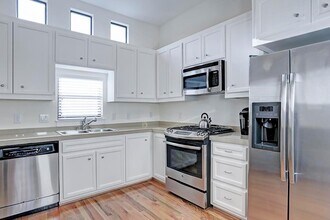 Building Photo - 648 Westcross St