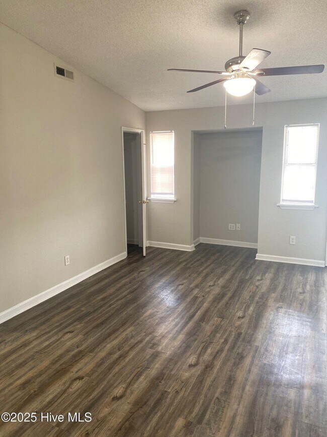 Building Photo - 102 Derwent Ct