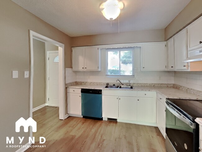 Building Photo - 4726 Walden Pond Dr
