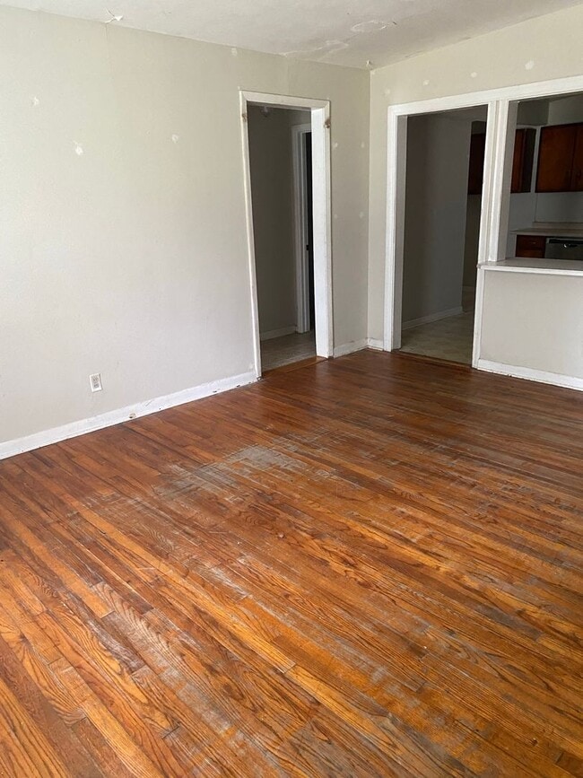 Building Photo - 1622 Sharkey St