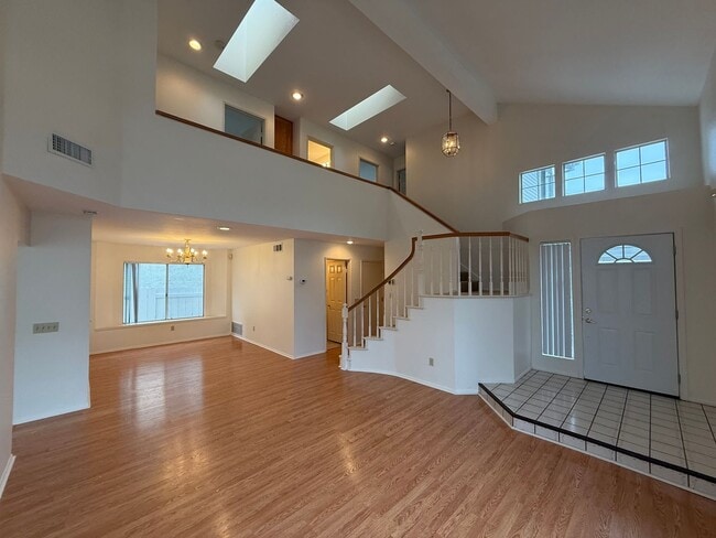 Building Photo - Beautiful 4B/2.5BA home in Carmel Mountain...