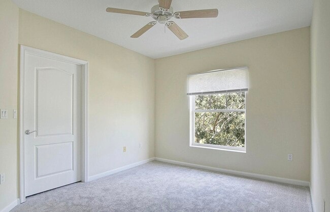 Building Photo - 5060 Fairways Cir