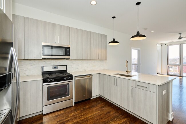 Cocina - 5139 N Broadway St