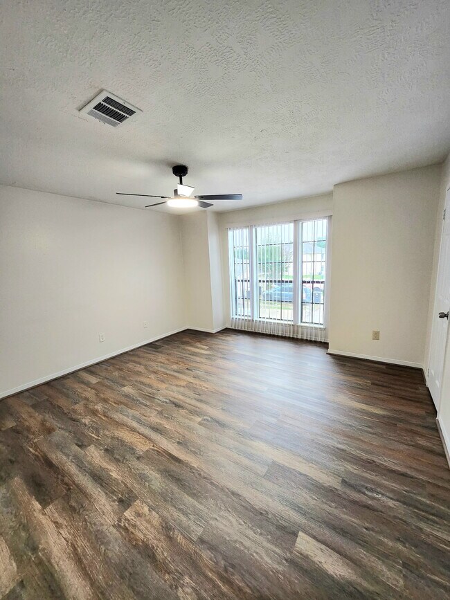 Foto del edificio - 10045 Emerald Creek Dr