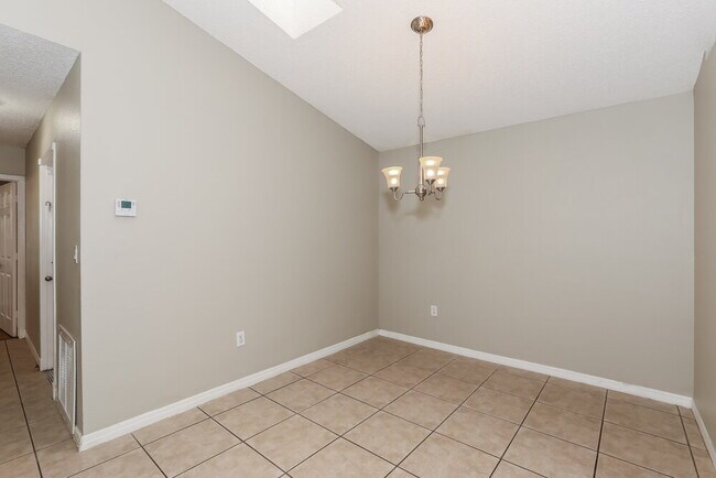 Foto del edificio - 428 Lakeside Cir