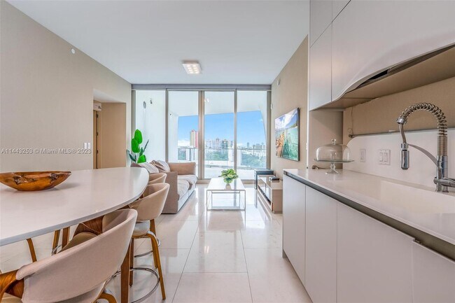 Foto del edificio - 16901 Collins Ave