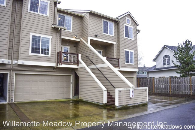 Building Photo - 5904 Shoreview Ln N