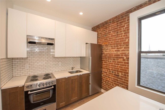 Building Photo - 135 Deer Park Ave