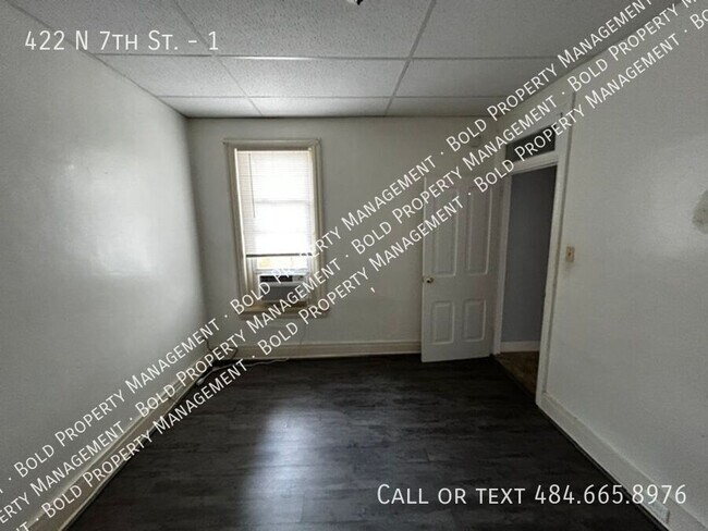 Building Photo - 422 N 7th St