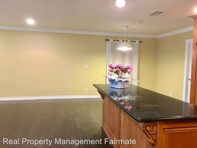 Building Photo - 18817 Galleano St