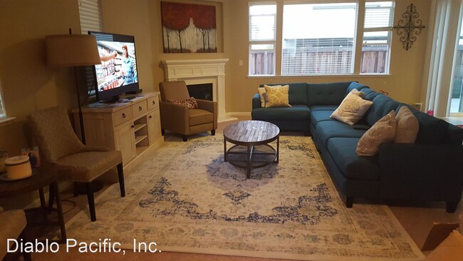 Building Photo - 4 br, 2.5 bath House - 2154 Bolero Drive
