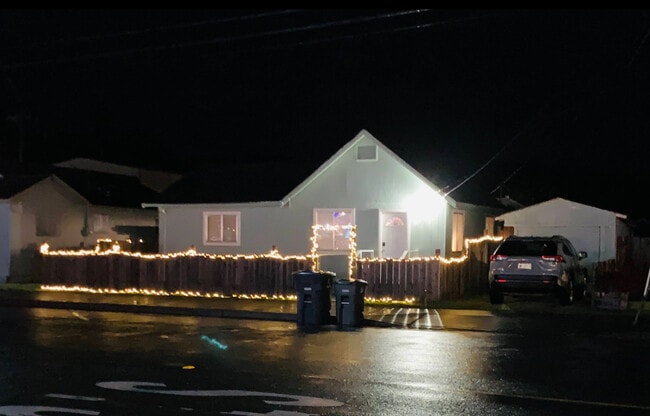 Building Photo - 125 S 8th St