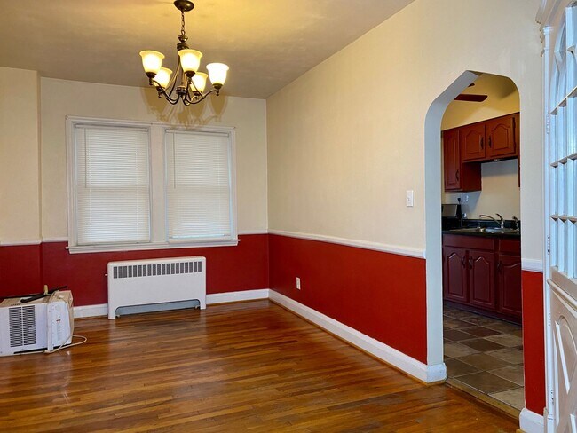 Building Photo - Charming 3 Bedroom Townhome ~ Roland Heigh...