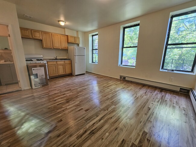 Building Photo - 34 Oakland Pl