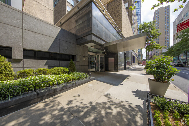 155 W 66th St New York, NY 10023 - The Phillips Club