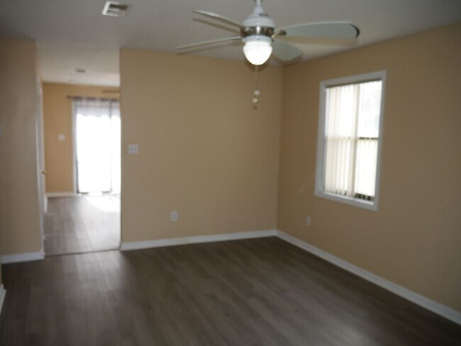 Foto del edificio - 1600 Windsong Ct