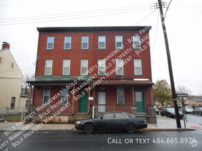 Building Photo - 547 N 10th St