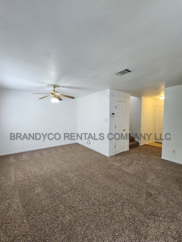 Building Photo - 305 Deloris Dr