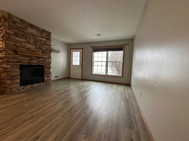 Foto del edificio - 5035 149th St. N. Unit 2