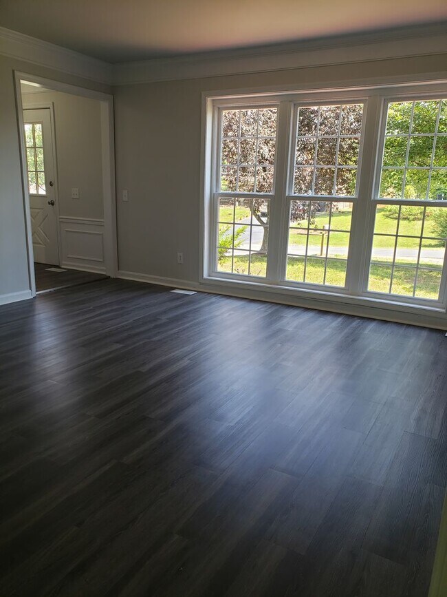 Foto del edificio - Very nice 3 Level in Fredericksburg!