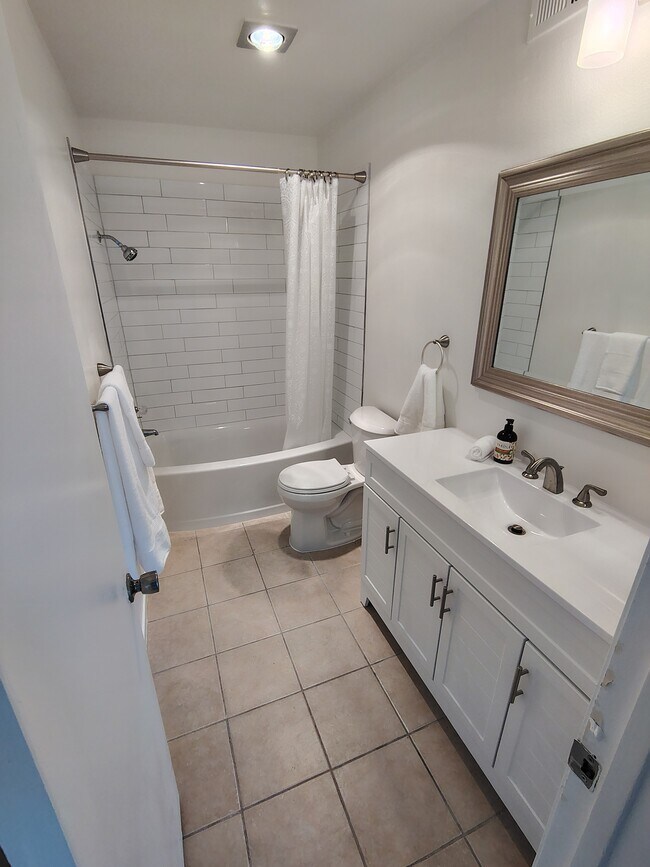 Foto del edificio - 10861 Moorpark St