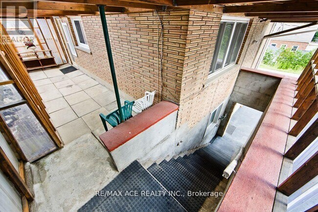 Building Photo - 205 Emerson St