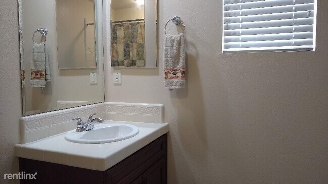 Foto del edificio - 1 br, 1 bath Townhome - 2216 Tokay St