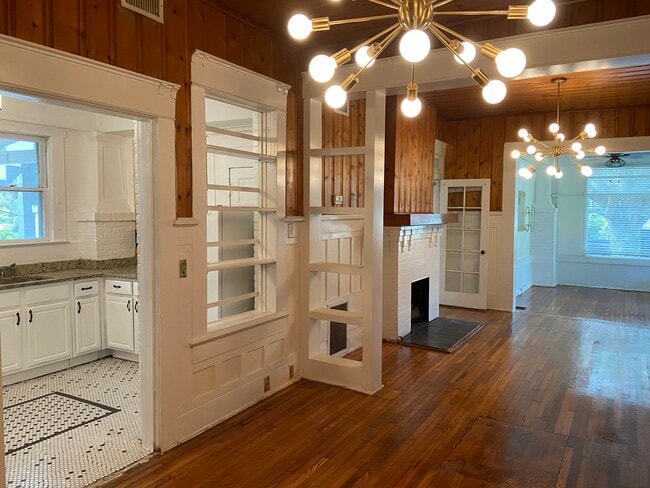 Formal Dining Room, LR, BR, + sunroom - 616 W Azeele St