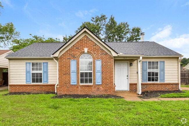 Building Photo - 1411 Lagrange Downs