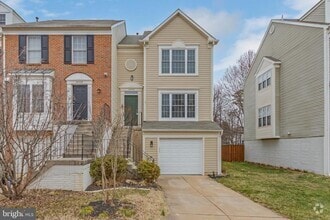 Building Photo - 45550 Whitcomb Square
