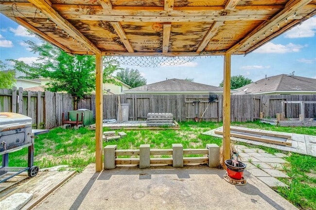 Building Photo - This one-story, three-bedroom, two bath ho...
