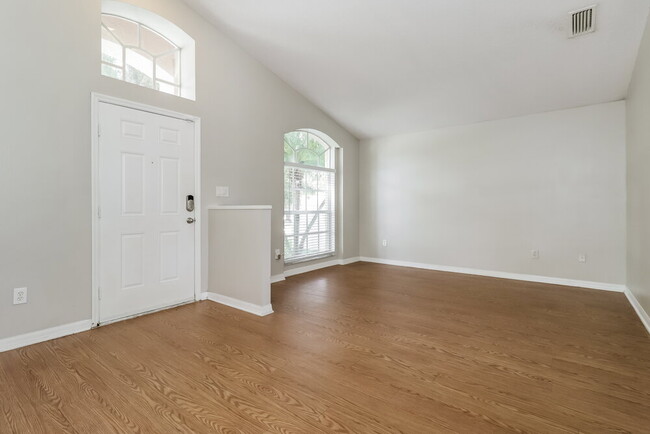 Building Photo - 30823 Birdhouse Dr